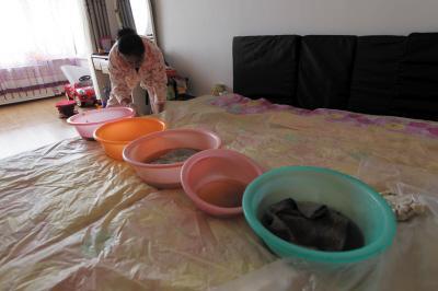 蚌埠楼上漏水，住户失联，小区没物管，业主维权难！律师来支招……
